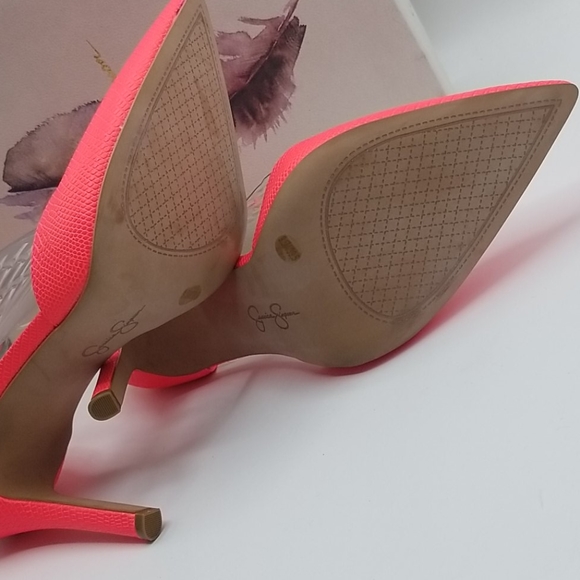Jessica Simpson Women’s Cirrus Pumps - Picture 4 of 5